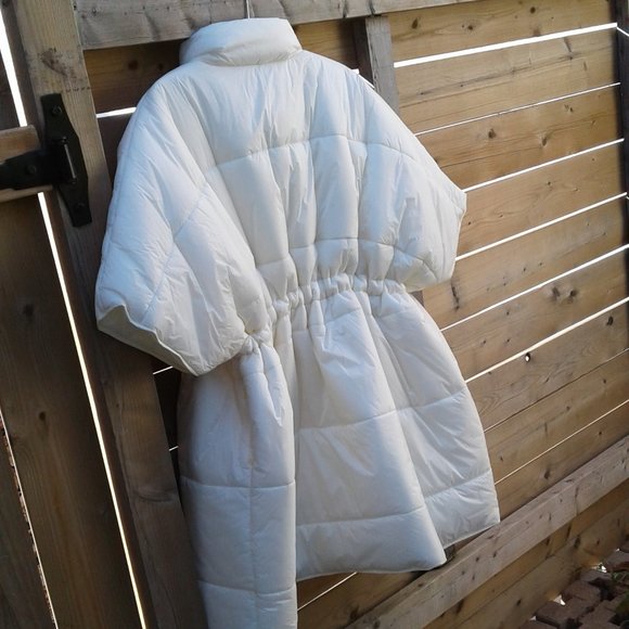 Cream puffer poncho - Picture 10 of 10